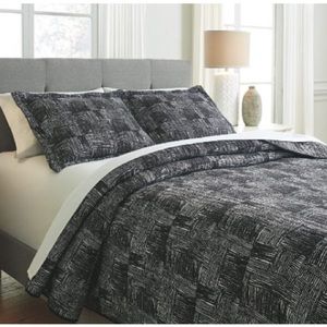 3 pc Queen Quilt Set